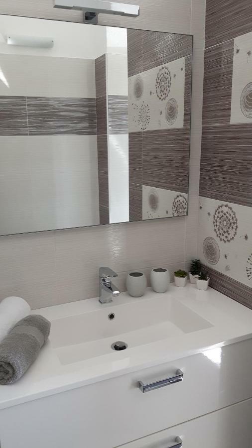 Porec Villa Luna With Pool ภายนอก รูปภาพ